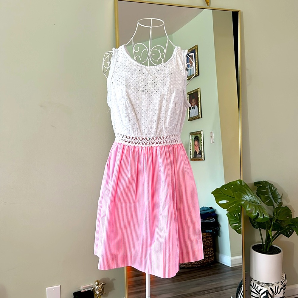 Lilly Pulitzer White and Hot Pink Dress Tag Detail